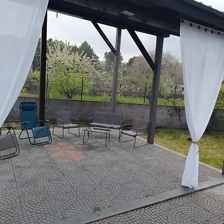 Luxury Etna House אכסניה